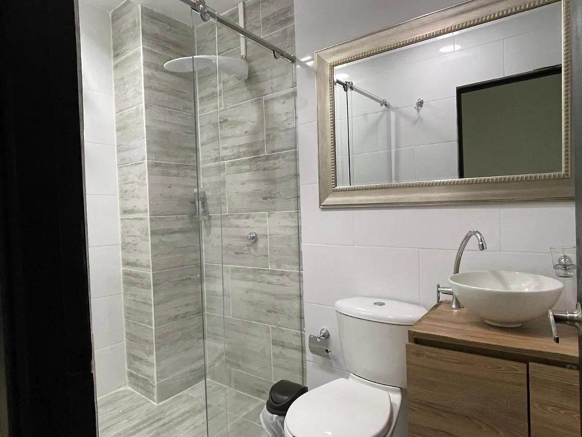 House Inn ميديلين شقة