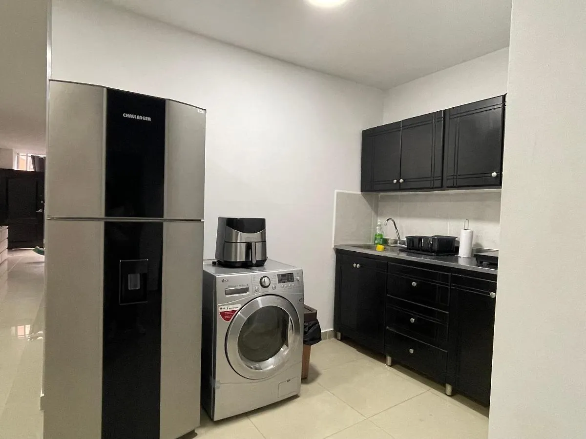 House Inn ميديلين 0*,