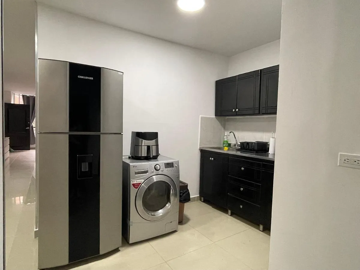 House Inn ميديلين شقة