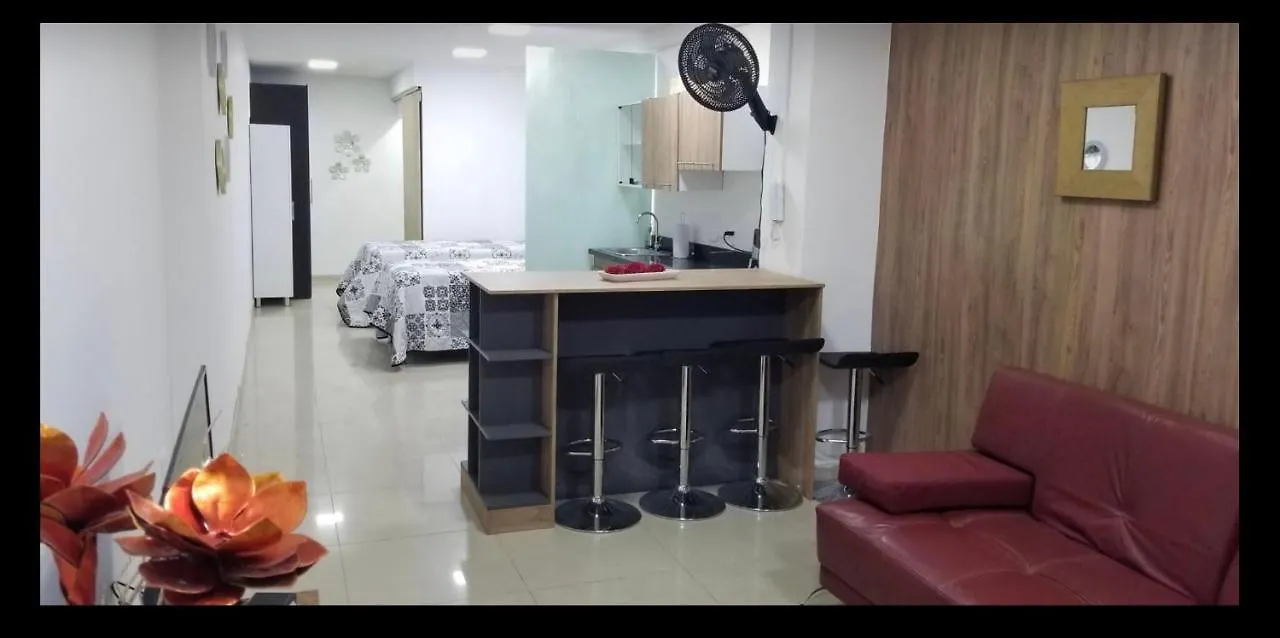 House Inn ميديلين شقة